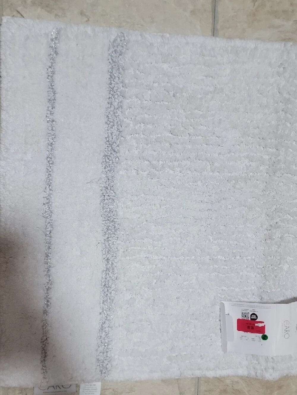Plush White Bath Mat with Silver Accent - Unbranded